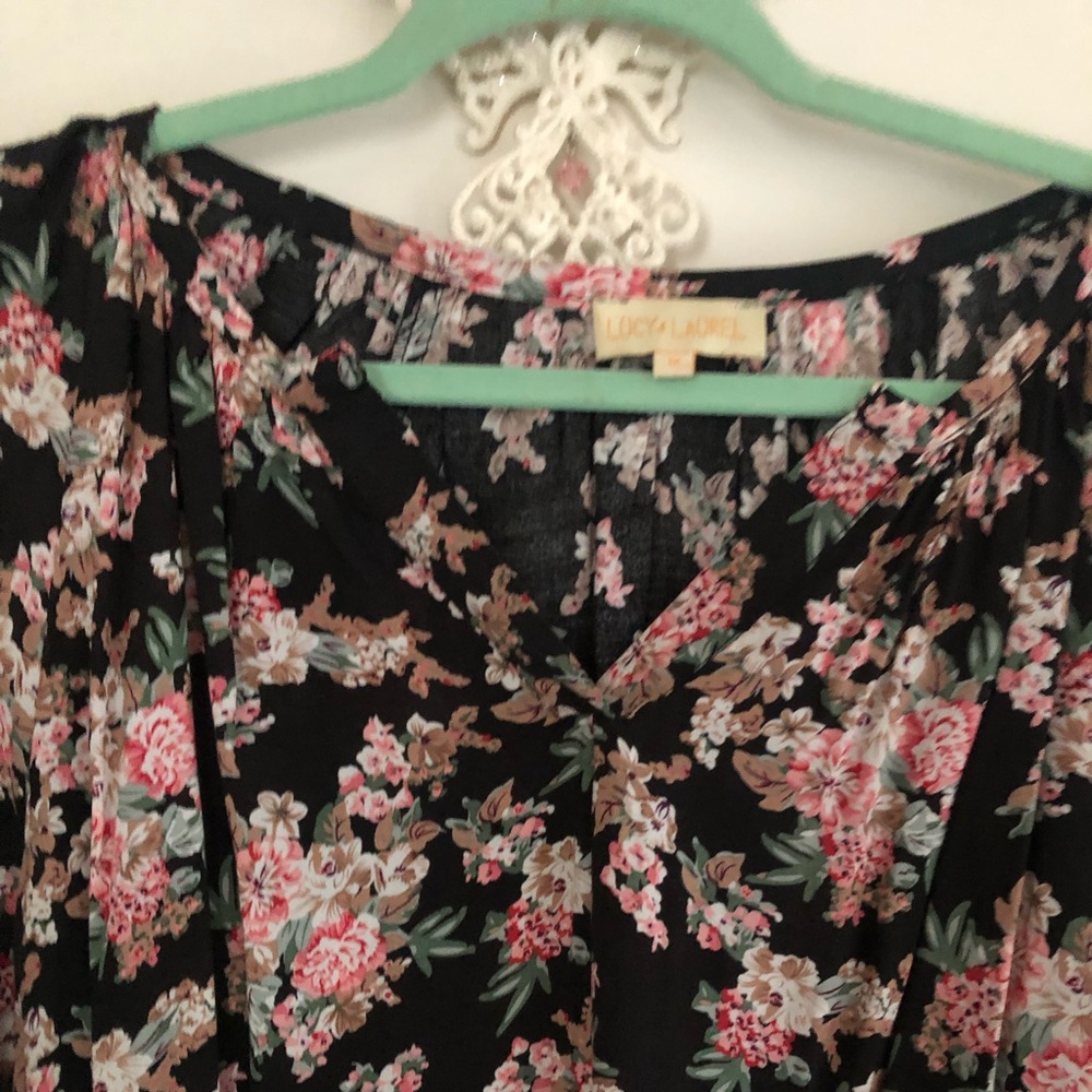 Lucy & Laurel 3/4 Sleeve V-Neck Floral Blouse - Picture 4 of 5